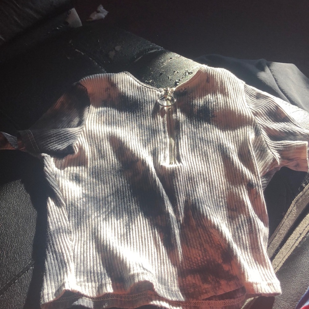 Black and gray tie die shirt